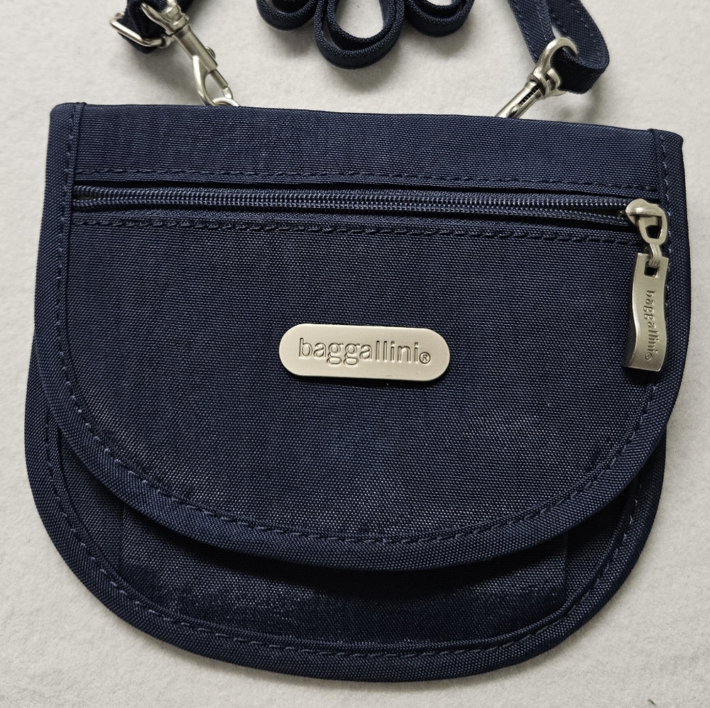 BAGGALLINI Tenee Crossbody Convertible Bag Hipster Shoulder Navy Blue NWT